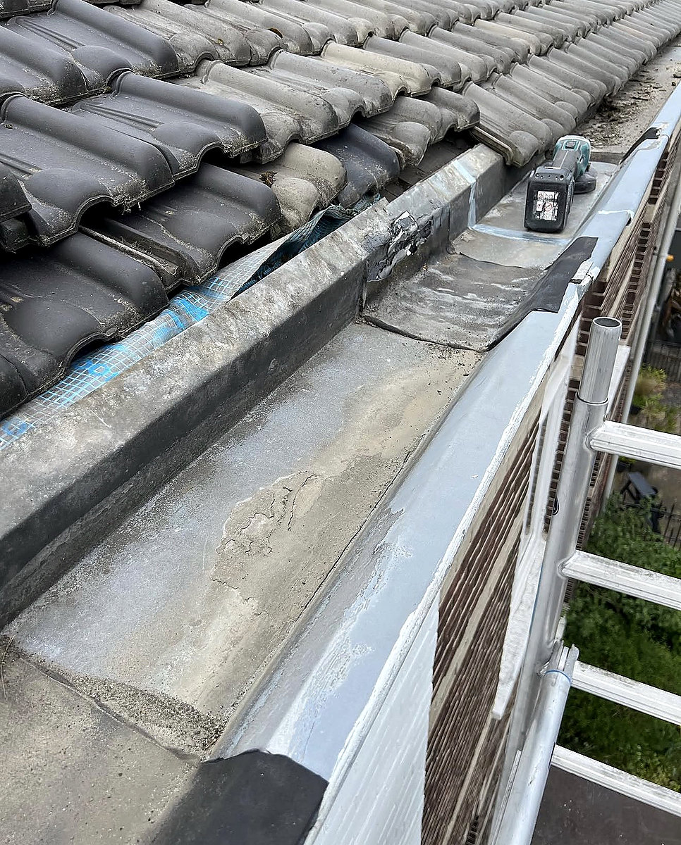 Zinkwerk tijdens werk